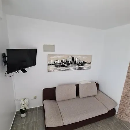 Tara I Ela Lejlighed *