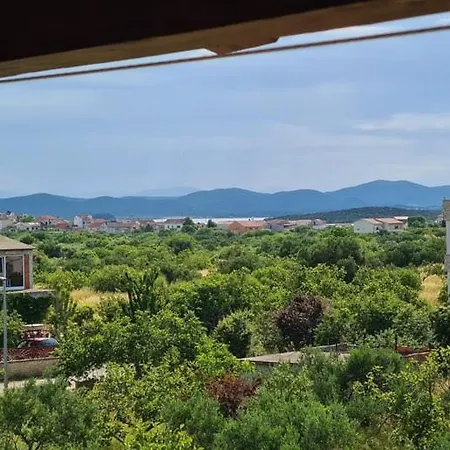 Tara I Ela Lejlighed *