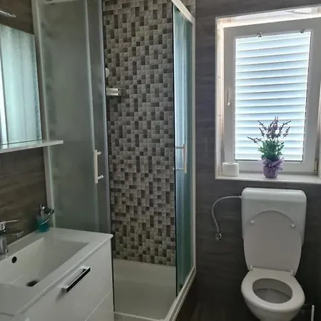 Tara I Ela Lejlighed Murter