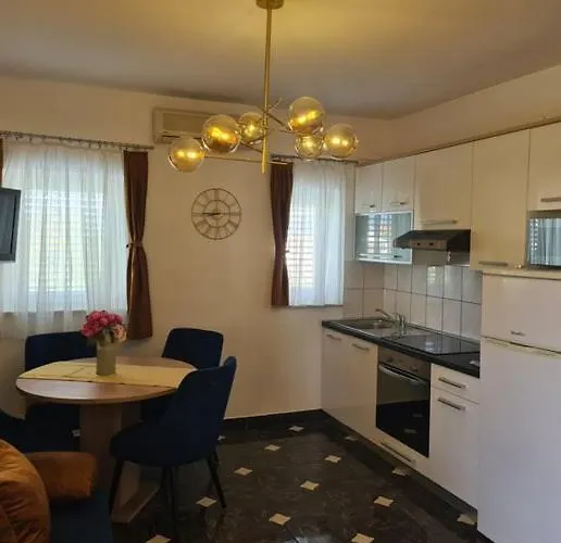 Apartment Tara I Ela Murter