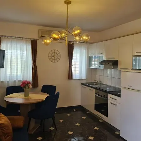Apartment Tara I Ela Murter