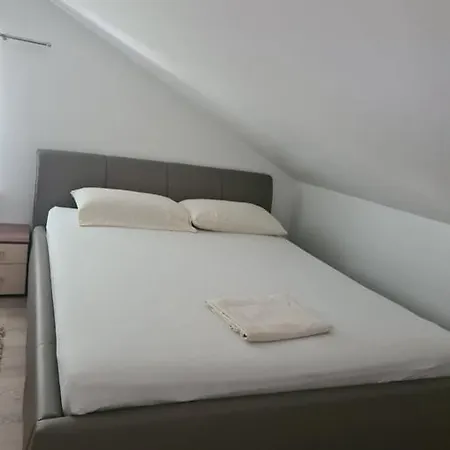 Tara I Ela